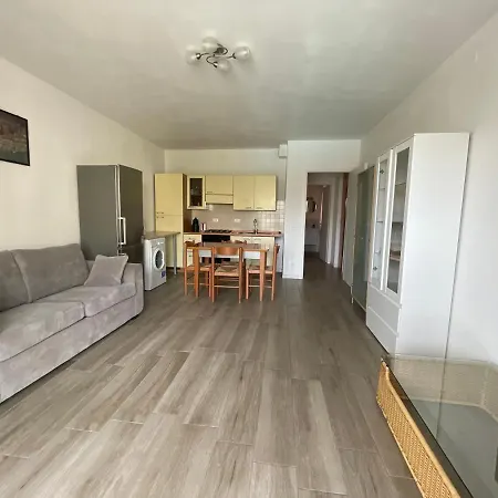 Bardolino Lake Apartments Apartment